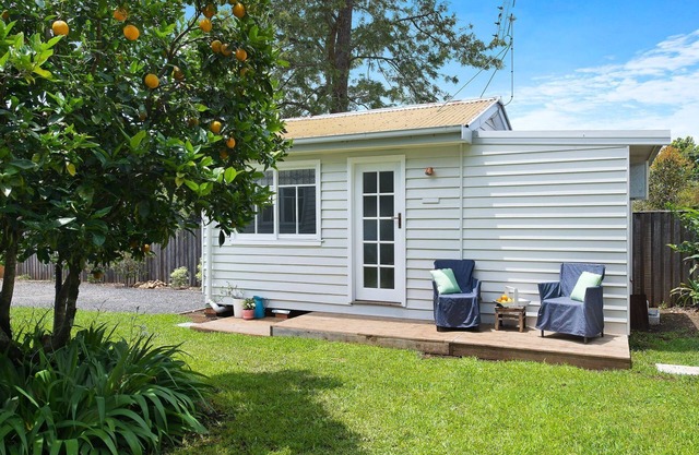 Fremily Cottage - Charming White Cottage