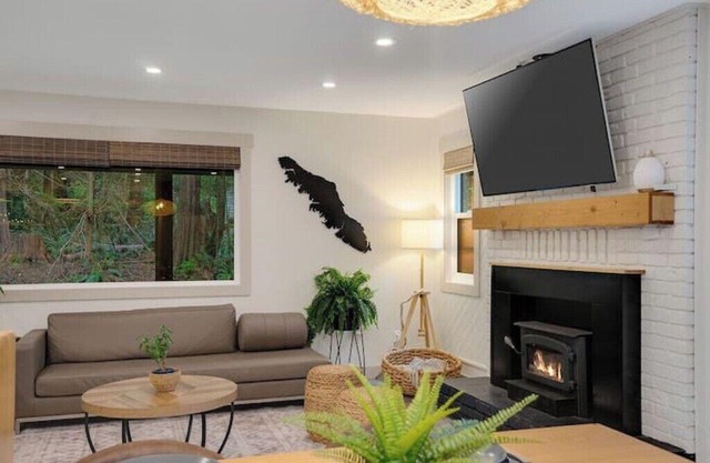 French Beach Forest Retreat - with Hot tub