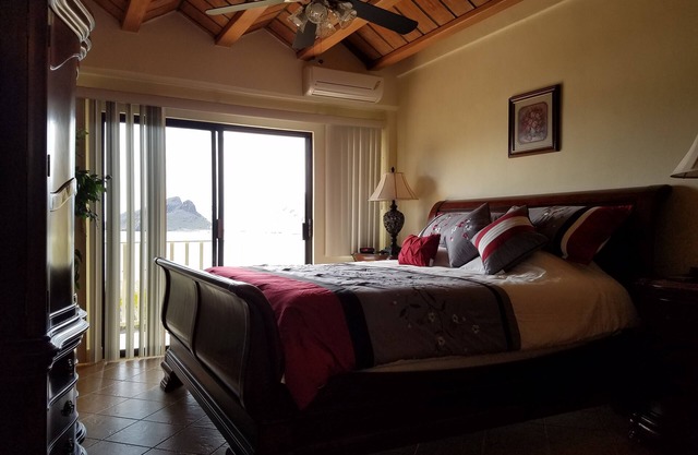 Fresh, new 2BR 2 Bath Ocean view Condo, heated pool , jacuzzi , shaded parking
