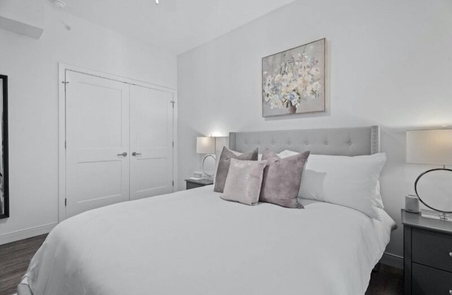 Fresh + Spacious Condo -Downtown RVA- Pool, Gym, Parking Included