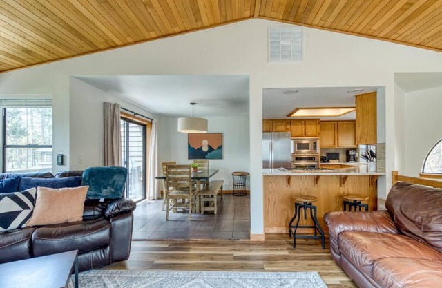 Freshly Renovated Sunriver Home