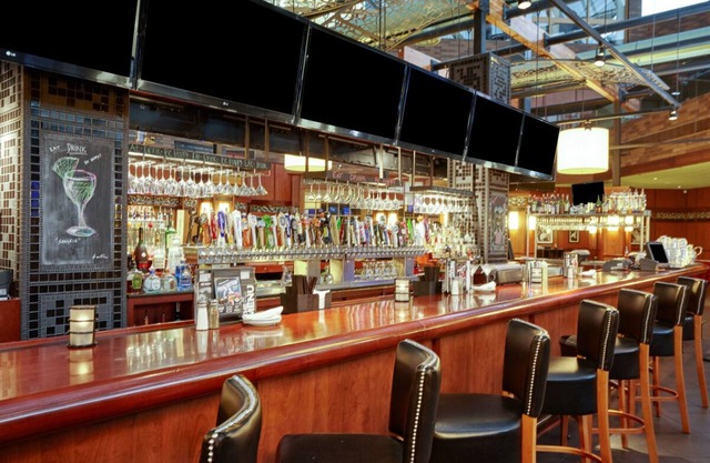 Friends Getaway! 2 Family-friendly Units, Onsite Restaurant, Free Parking