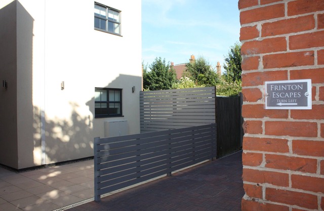 Frinton Escapes - Studio Apartment, Ground Floor
