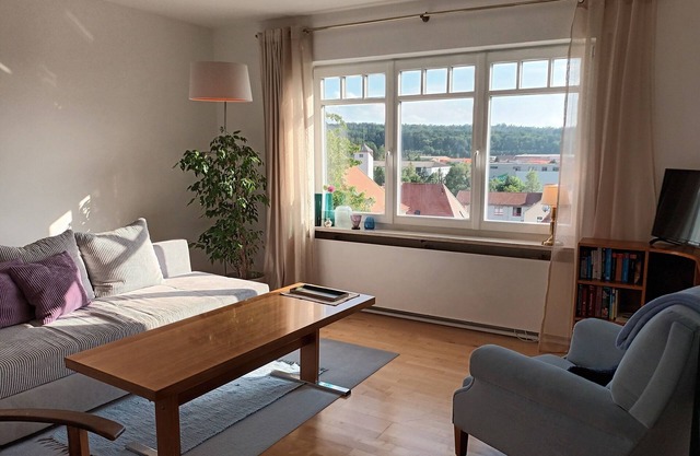Frisch renovierte 4-Zimmer-Wohnung mit Weitblick vom Ortsteil Eyb bis zur Altstadt Ansbachs