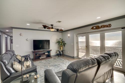 Front Row Beachfront Long Beach Getaway