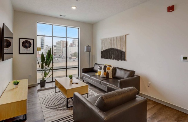 Frontdesk | 1 BR Apt by Schwartzkopf Park