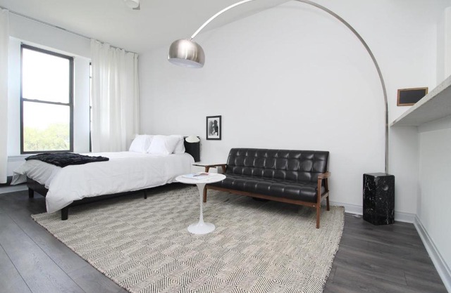 FRONTDESK 1 BR Apt near University of Chicago