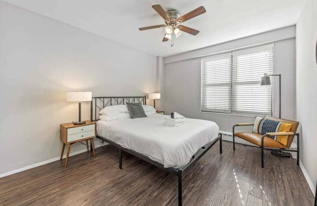 Frontdesk | 1 BR Apt with Fast Transit to UChicago