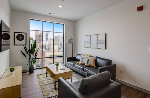 Frontdesk | 4 BR Apt by the Lied Center