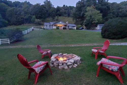 Full Access to our Farm & Petting ZOO + Hot Tub!