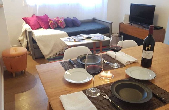 Full apartment, cozy and bright, exc location, 2 rooms! Very comfortable, 6 pax
