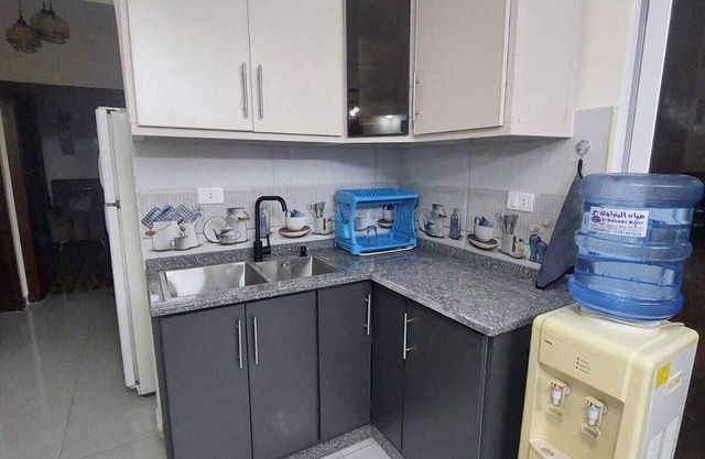 Full apartment in strategic area with all services: shops, markets, bus stop.