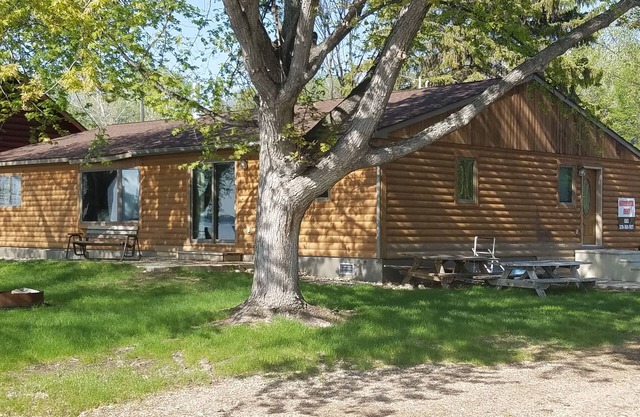 Full Home directly on lake, great for fishing!