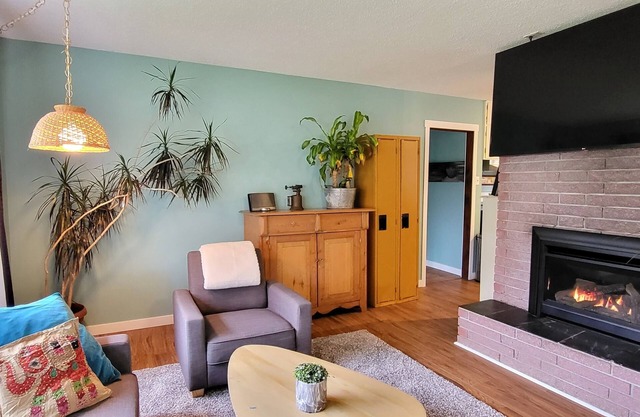 Full House with Hot Tub and Private Yard close to parks and downtown.