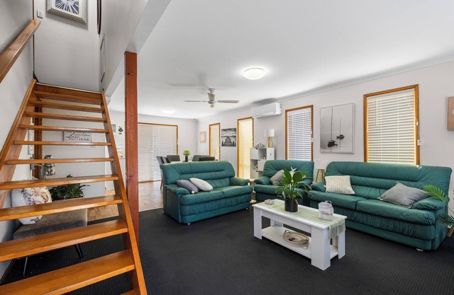 Full Linen, Air Cond, Ceiling Fans, Close to town, BBQ, Pizza Oven