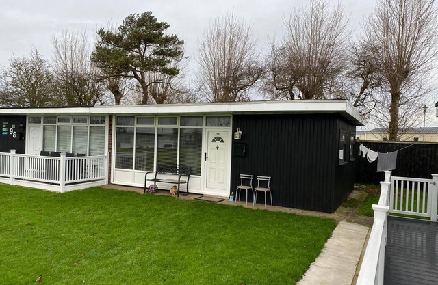 Fully air conditioned holiday chalet close to the beach with wifi