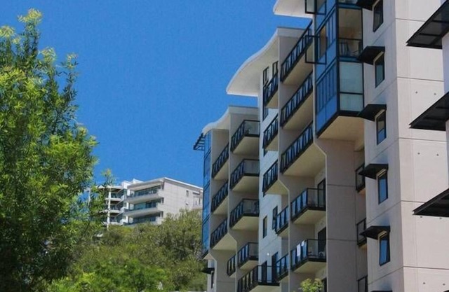 Fully Airconditioned 2 Bedroom/1 Bathroom With Pool