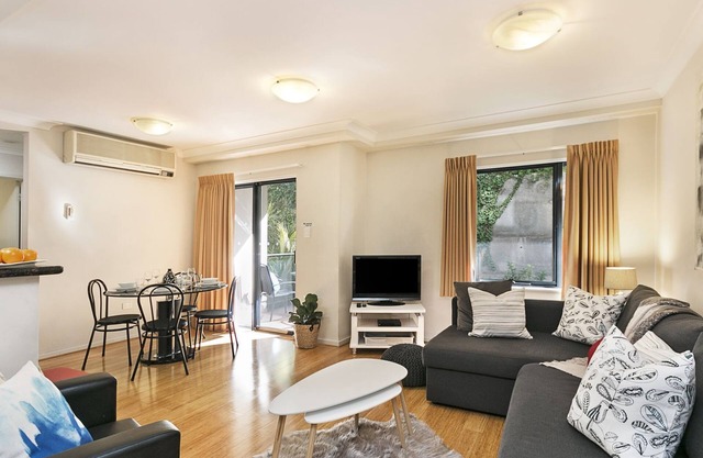 Fully Airconditioned 2 Bedroom/2 Bathroom Apartment With Pool