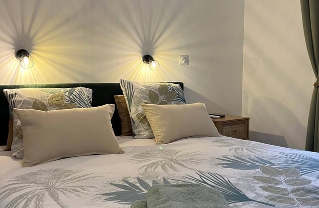 Fully Equipped Independent Apartment in the Heart of L'Ain, 2 steps from River!n