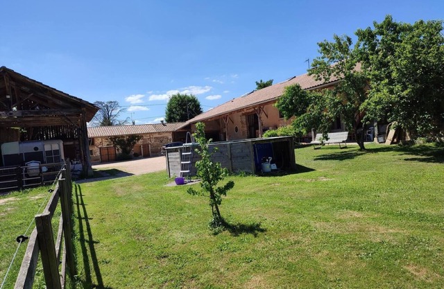 Fully equipped gîte in renovated farmhouse - Sleeps 8 - Swimming pool