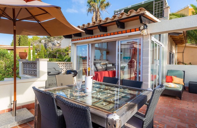 Fully-equipped Holiday Home Casa Caracol with Seaview, Terraces, Air Conditioning & Wi-Fi; Pets Allowed upon Request