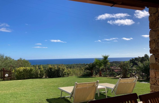 Fully-equipped seaview villa w/aircon & fast WiFi within 20min walk from beach
