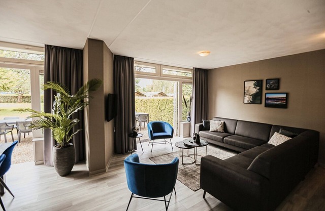 Fully equipped, semi–detached bungalow for 10 people