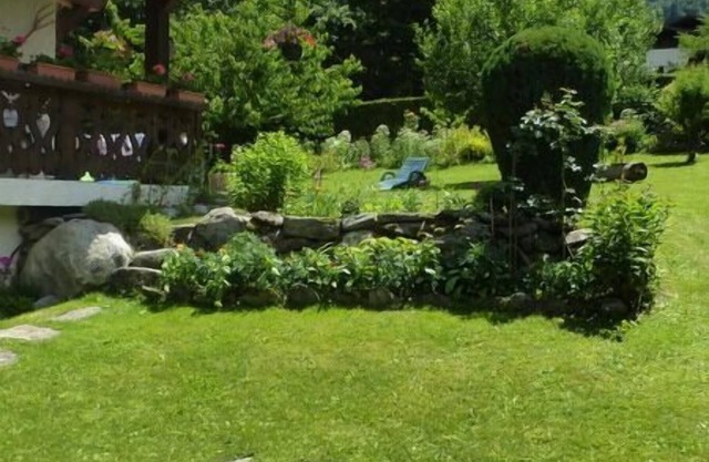 Fully equipped studio in a quiet cottage. Private garden
