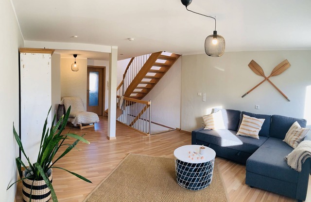 Fully equipped vacation home with large garden-just 7 minutes from the lake