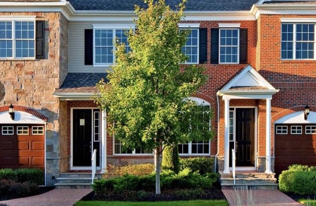 Fully Furnished Luxury Townhome- Like New