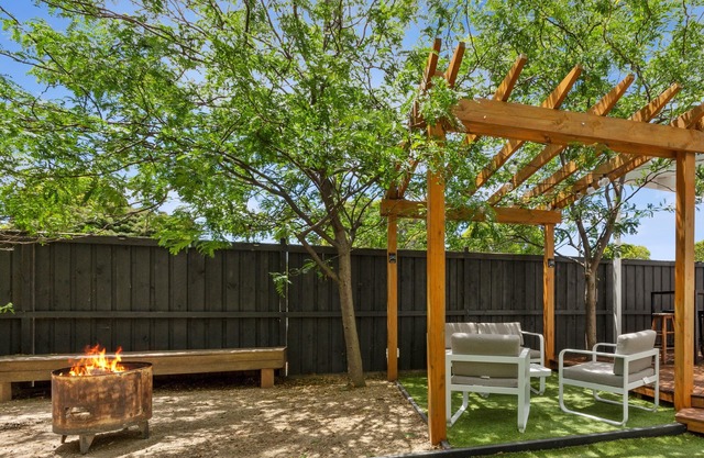 Fully refurbished gorgeous home, central location, 2 bathroom & outdoor fire pit