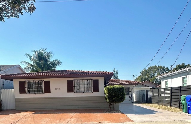 Fully renovated 2-bedroom house in Coral Gables with AC, WiFi