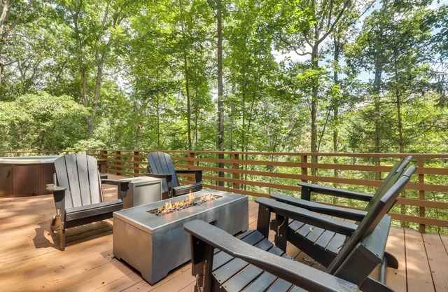Fully Renovated Broadway Cabin w/Private Hot Tub!