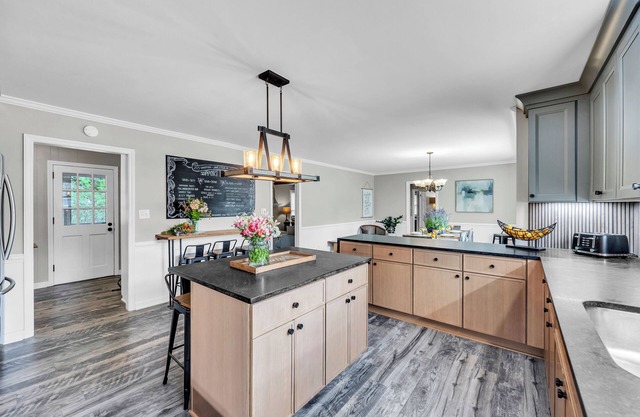 Fully Renovated Home Near HPU, Furniture Mkt, GSO Aquatic Center & Wyndham