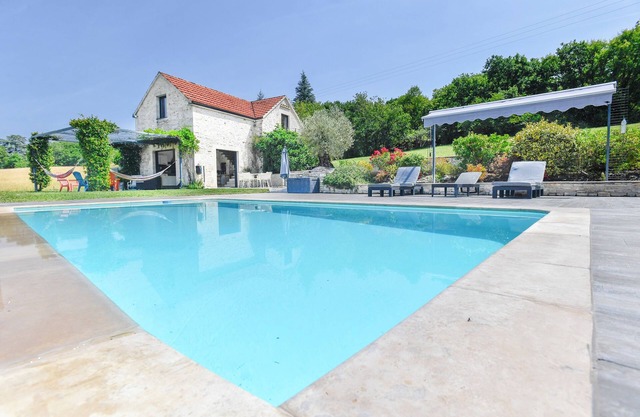 Fully renovated stone barn in SAINT-MÉDARD (LOT)