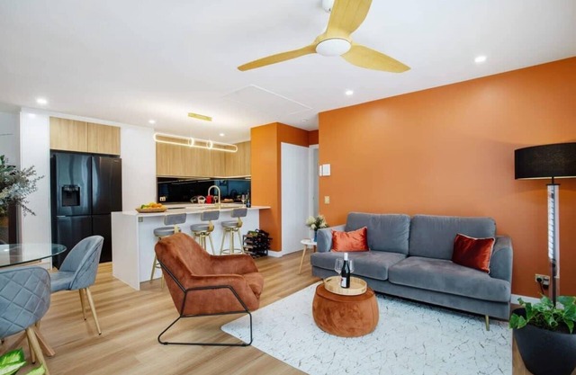 Fully renovated Top floor Burleigh Koala Park Apt