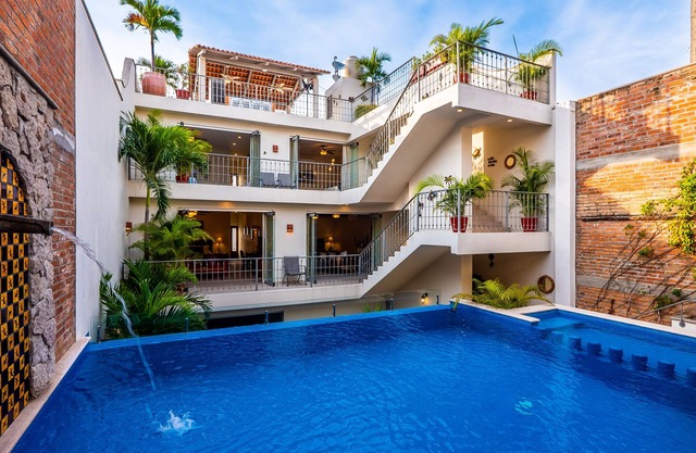 Fully staffed, family-friendly luxury villa. Kids Welcome