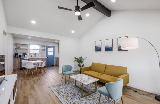 Fully Updated|Super Cozy Beds|1 Acre|6min→Domain
