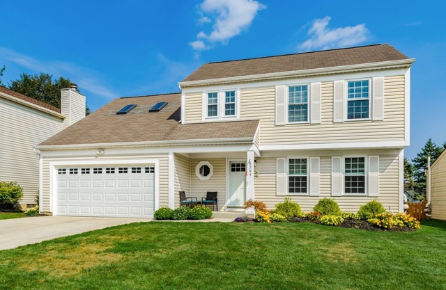 Fully updated w/Large great room for family time, game room, Close to Zoo!