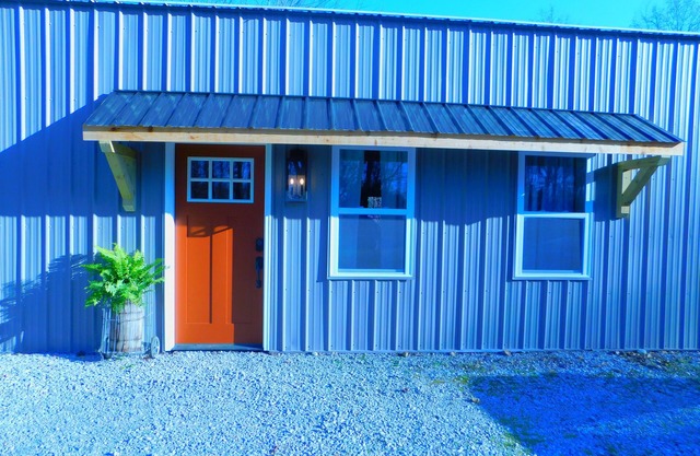 Fun and sun! Eddyville, Ky. Lake Barkley. Come and knock on our door!