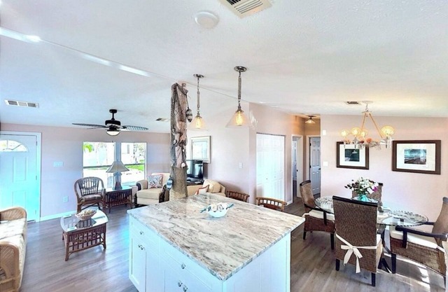 Fun Beach House-Less than 5 miles to the beach!