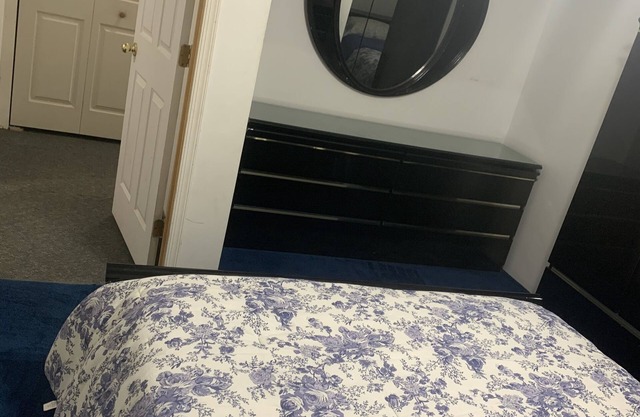 Fun Cozy 2 Bedroom 1 Bath Getaway 30 mins or less to everything