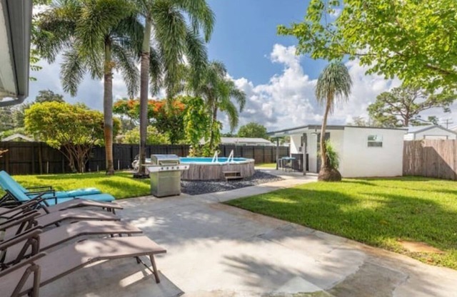 Fun family oasis, minutes away from beaches w/game room & pool