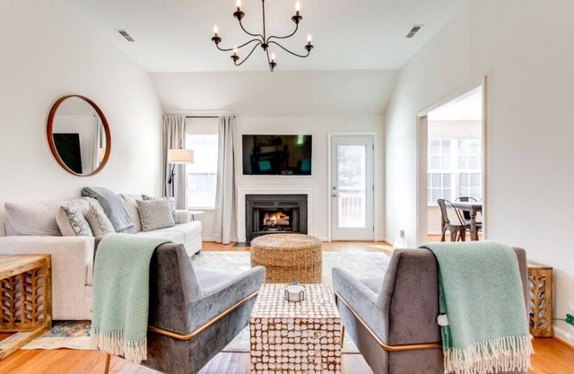 Fun-Filled Stay: Game Room/Outdoor Space/Sleeps 10