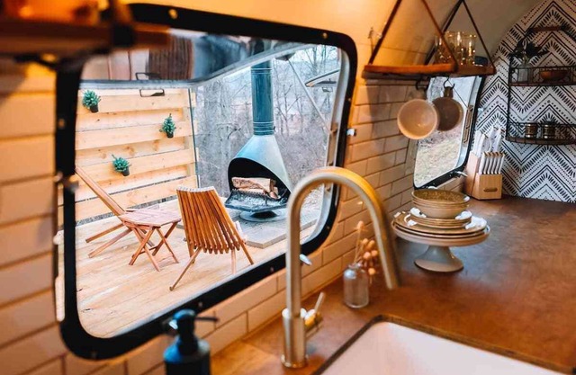 Fun Vintage Airstream with AC, Hot Tub, and View
