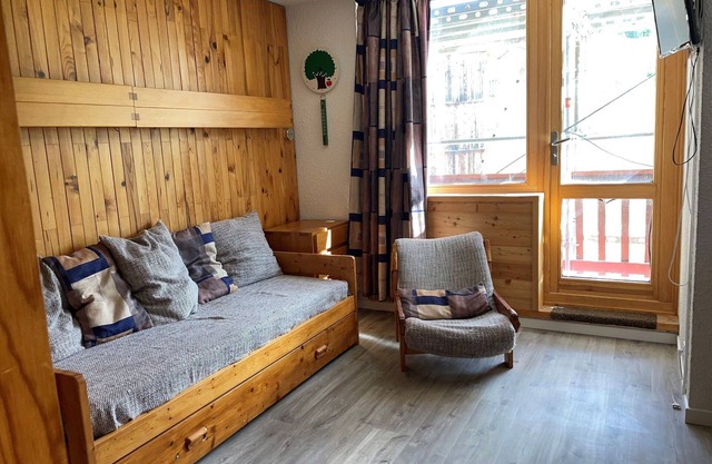 Functional and bright studio, ski-in/ski-out, balcony