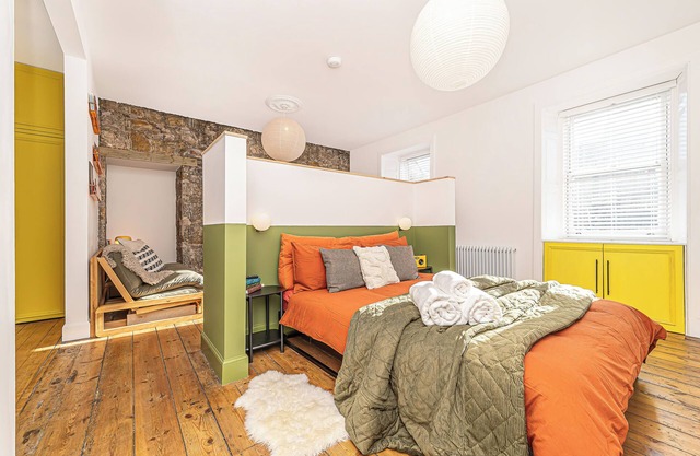 Funky Studio Near The Beach