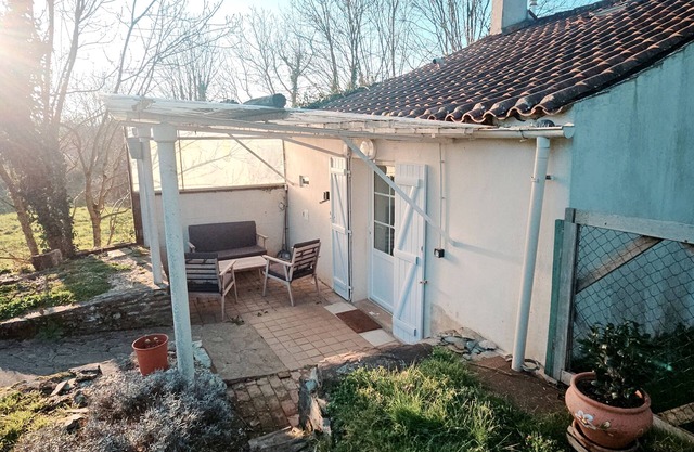 Furnished 2-room house in the countryside. Free parking