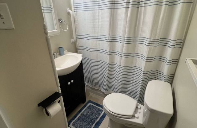 Furnished 2 bedroom 1 bathroom bottom floor unit in Verona
