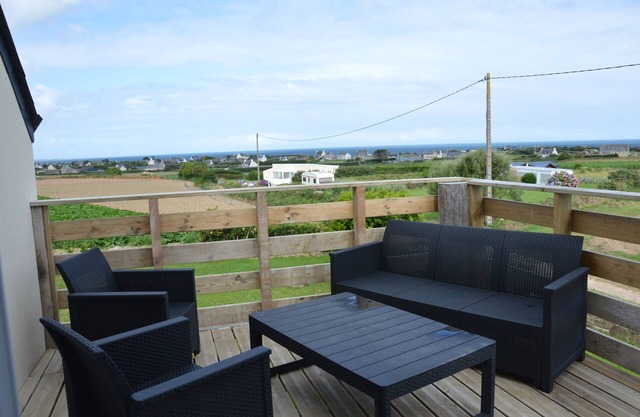 Furnished, 2 stars, with sea view